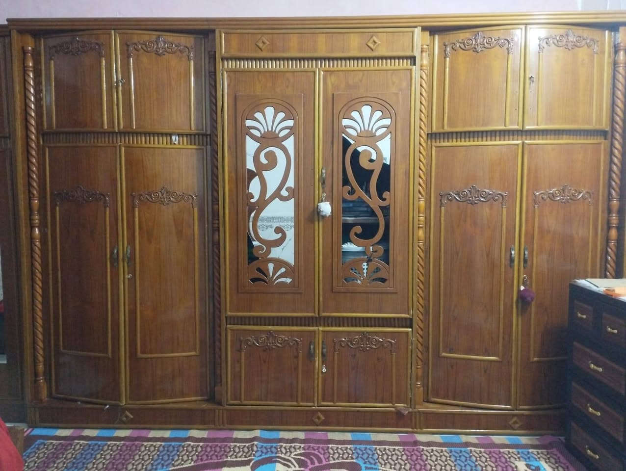 غرفه اخشاب ام سته للبيع تزكام انا مكلف بالنشر العنوان الماجديه الشراي اتصل ***********
