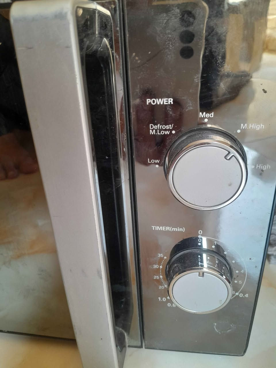 ميكرويف للبيع السعر 70 العنوان ميسان حي المعلمين الجديد التواصل واتساب ***********

Russell Hobbs
السعة: 17 لتر.
القدرة: 700 واط.
طبق دوار: مقاس 11 بوصة (28 سم).
5 مستويات للطاقة لتناسب أنواع الطعام المختلفة.
مؤقت رقمي حتى 99 دقيقة و99 ثانية. عمارة, ميسان

