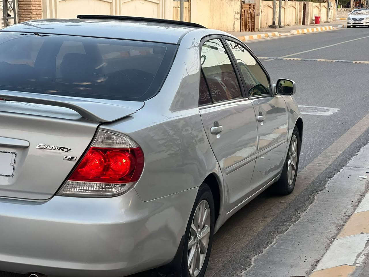 مكلف بل نشر سلام عليكم كامري للبيع 2005 امريكي حادث جامغ فقط كير ومحرك وتبريد مكفولات سيارة حال جديده محرك 4 سلندر السياره فول مواصفات سلايت كشانه كهرباء تحكم ستيرن تخم تاير السياره مصبوغه عن جراد فقط  مكان السياره الفلوجه  السعر 85 وبيها مجال بسيط 
***********
***********
