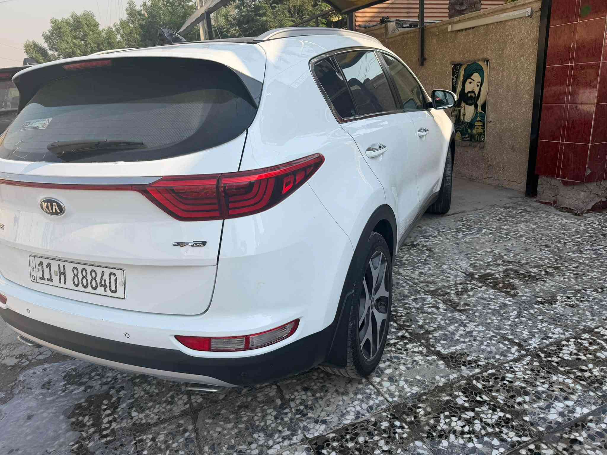 سلام عليكم سبورتج خليجي فول الفول محرك 2400 فور ويل ايرانيه ماشيه 130 سياره جاهزه بدون نقص مكاني بغداد الشرطه الرابعه سعر170 هـ***********
