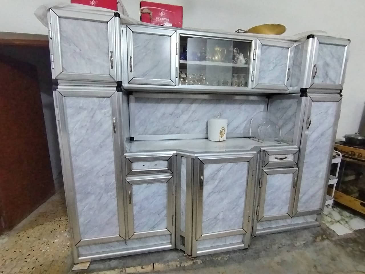 ***********
 غساله شغاله
كاونتر نظيف
الميز وبلازمه
