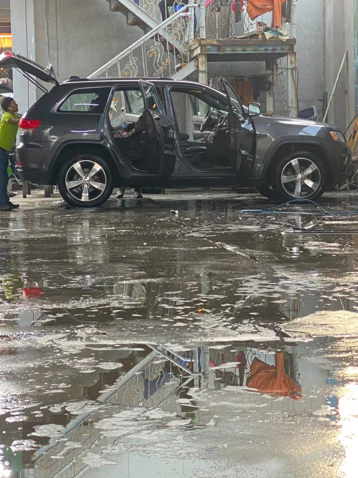 للبيع
جيب لاريدو ٢٠١٦
بدون ايرباك 
حادث فقط نصف البنيد مصبوغ نفسه والباب خلف السائق مصبوغ الجزء الاسفل فقط
ماشيه ١٤٧ ميل
مواصفات
 ٨ ايرباك
بصمة تشغيل وبصمة ابواب 
دخول ذكي
كرسي السائق كهرباء 
السيارة عليها منظومة غاز ٨٠ لتر شادها بأربيل

السعر ١٦٢

للتواصل واتساب 

***********
