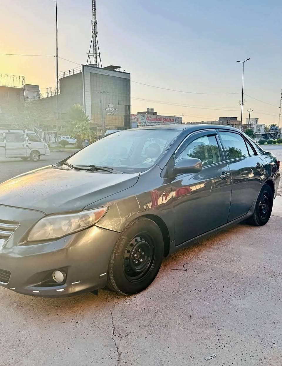كورولا موديل 2010   وارد امريكي
بيه ٣ قطع صبغ وشويه جرد واضح بالصوره جاهزه من كلشي تبريد ثلج تخم تاير كير مكينه حداديه لايت زنون كامله مكمله ماناقصه اي شي السعر شده وبيه مجال للشراي *********** المسيب بابل
