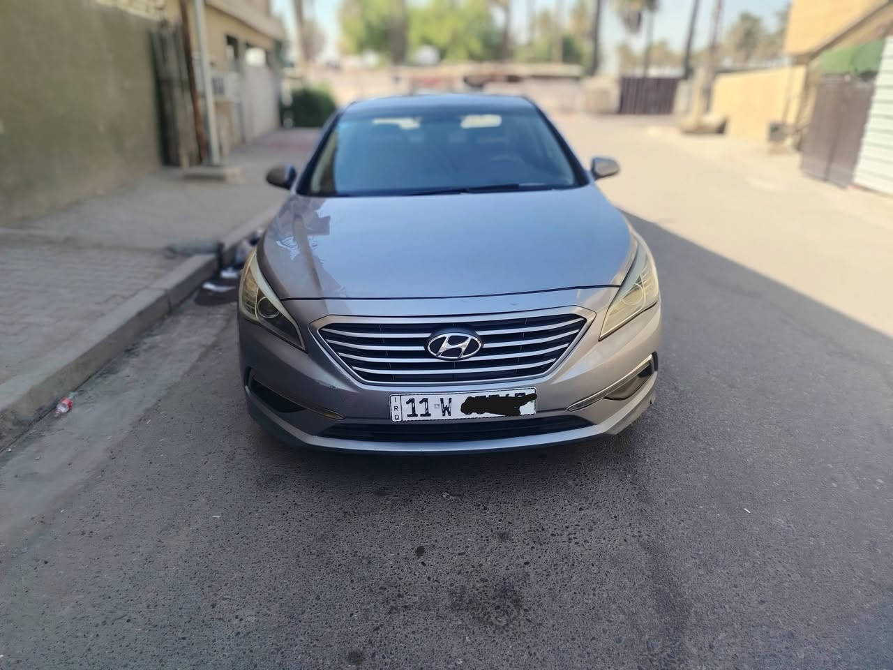 سوناتا موديل 2015
نص فول ☑️ 
محرك 2400  ☑️ 
حادثها جاملغ و بنيد  بدون دواخل  ✔️ 
شاشة كبيرة + كامرة خلفية وكاربلاي وحساس امامي وخلفي ورادار صدر امامي خلفي كله جديد تخم تاير ويل+ تبريد ثلج  ❄️ + مثبت سرعة + رقم بغداد تحويل ثاني يوم + مكاني بغداد + تنبيه نقاط عمياء  ✅  + الشراي يتصل مكاني بغداد رصافه والسعر 98 وبيه مجال لشراي ***********
