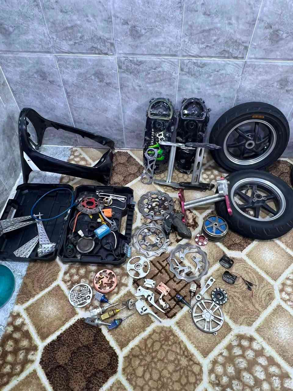 سلام عليكم
اغراض للبيع 
مكاني بصره
توصيل موجود 
ستفسار رقمي 

***********

