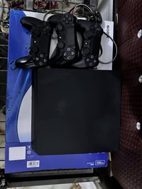 PS4 • فول نظافة • مع ٣ يدات