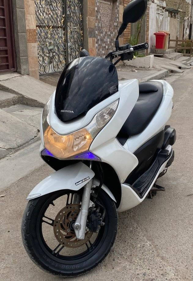 دراجة pcx ياباني
 جيل اول 
موديلهة 16
 جديدة جدا 
محركه 150
 حساس حرف A
ماشي 39
 ستان كهرباء دراجة رمبة
 سعر 12 ونص مكانه قرب حي الجهاد 
رقمي *********** الموشراي لايخابر
