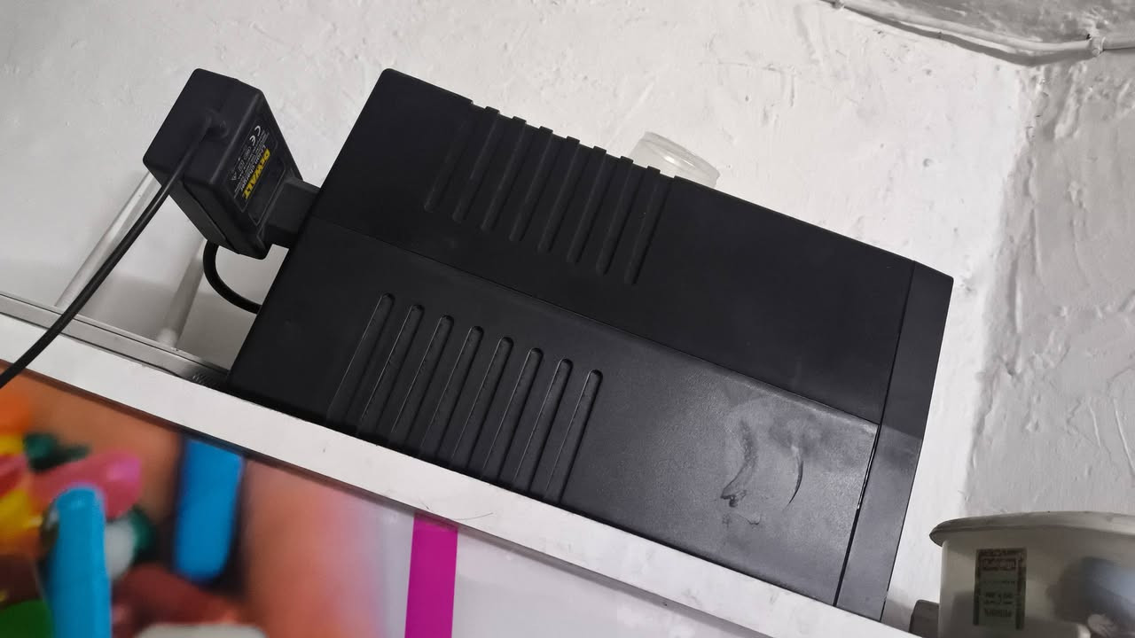 للبيع UPS فاربر FARBER 1KVA 🔌⚡
الجهاز مستعمل وحالته جيدة ويشتغل، لكن البطاريات تعبانة وتحتاج تبديل.
مناسب للكمبيوتر، الراوتر، أجهزة الشبكة وغيرها.
📌 الماركة: FARBER
📌 السعة: 1KVA
📌 الحالة: مستعمل
📌 البطاريات: تحتاج تبديل
💰 السعر: 120 ألف قابل للتفاوض بالمعقول
📍 المكان: بغداد الشيخ عمر
📞 للتواصل: ___***********___
