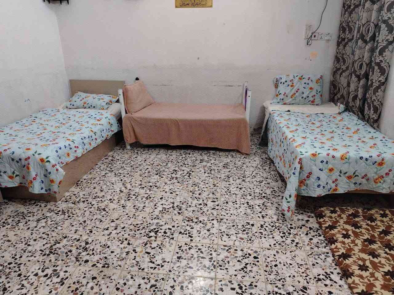 🏠 بيت للبيع 🏠
📍 الموقع: المناذرة - قرب محطة اللهيبي - قريب على مجمع السلام 
📐 المساحة: 250 متر مربع بناء 190م
يحتوي على:
(غرفتين - استقبال - صاله - مطبخ حار وبارد - حمامات داخليه وخارجيه)
🔴 الخدمات: (وطني - مولد - ماي - انترنت - مدارس)
🛣️ البيت عقد زراعي مرقم في البلديه
💵 السعر 25 مليون (بي مجال قليل جدا)
📞 للمزيد من التفاصيل والاستفسار:
🏢 المراجعة: مكتب الجنابي للعقار
📱 الاتصال مباشر: ***********
