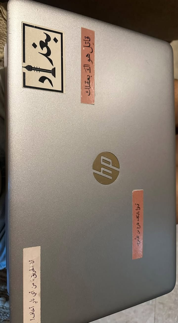 للبيع لابتوب مستعمل نظيف وكلشي شغال بس الشاشة شوية صار بيها ظل من فوك خفيف وما ماثر على شغل الحاسبة وادائها ، مواصفاتها كلها مبينه بالصور 

السعر 320 الف وبيها مجال للشراي 

اي استفسار ماسنجر او واتساب ***********
