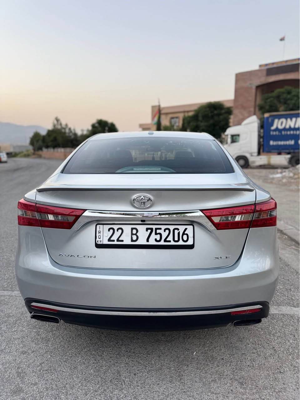 تۆیۆتا ئەڤەلۆن 2017 XLE 
 مواسەفات ئەمریکی بێ سلاید
6 پستۆن (3.5L) 
154 مایل رۆیشتوە
کوشنی جلدی ڕەش + کوشن کارەبایی و کوشن هیتەر.
شاشەی گەورەی لەمس + کامێرای دواوە.
ڕاداری پێشەوە (برێکی ئۆتۆ) + ڕاداری خاڵی کوێر (Blind Spot) + هێڵی جادە.
سێ مۆد لێخورین (Sport / Normal / Eco).

تەنها بۆنیتی بۆیاغە جەمپێکی  پێشەوەی هەیە
هەمو گیانی بەشەرت
کارەبای هەموی بە شەرت کوشنەکان و ناواوەی  زۆر نوێن
چوار تایەی تازەی لە سەرە 
گێر و مەکینە و تحویل بەشەرت 

ژمارەی خاوەنەکەی 
*********** أربيل, العراق
