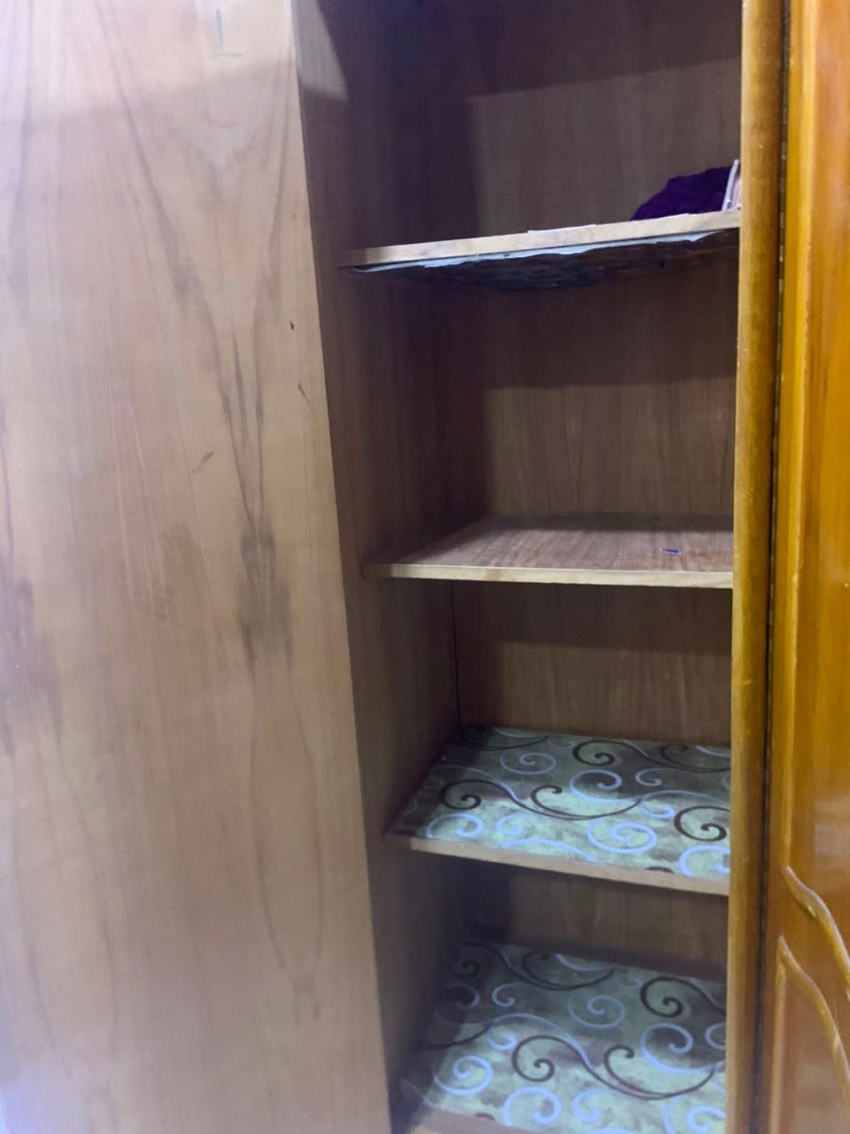 السلام عليكم
كنتور مستعمل اربع ابواب ضخم جدا صاج من الداخل والخارج سعر 350 الف
العنوان البصرة التنومة شارع الساحل
الهاتف ***********
