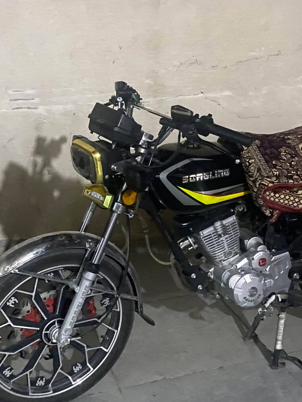 دراجه للبيع نضيفه مامفتوحه اوراق كامله كهربائيات كلها شغاله دراجه نضيفه ومابيها شي مستعجل ع بيعتها مكاني كربلاء حي العامل سعرها 800 وبيها مجال 

***********
