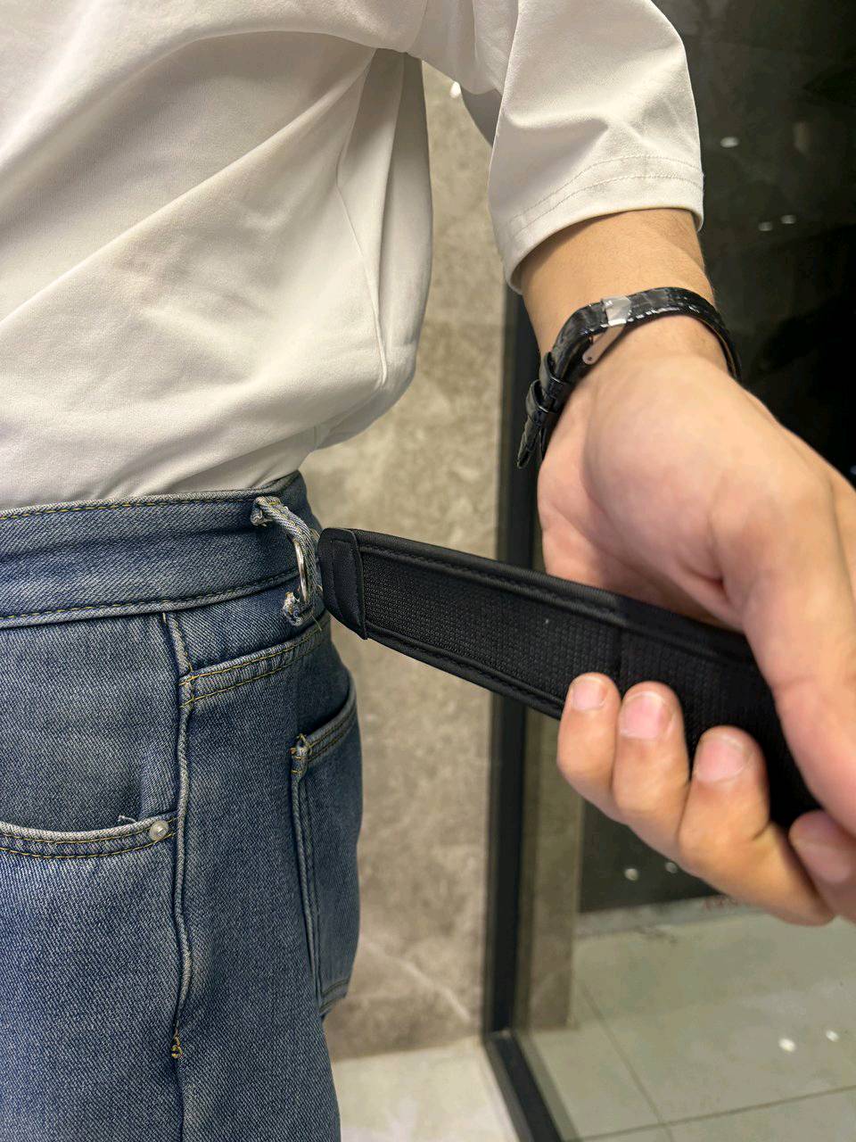 تعبت من البنطلون كل شوي ينزل؟ 😩
الحل عندك! 🔥

حزام تثبيت البنطلون العملي، يثبت البنطلون بمكانه بدون الحاجة للحزام التقليدي، ومشابكه المعدنية تساعد على تثبيت قوي ومرتب.

✨ مرن ومريح
✨ سهل التركيب والفك
✨ قابل للتعديل
✨ مناسب للاستخدام اليومي
✨ تصميم خفيف وما يزعج بالحركة

ثبّت لبسك وخلي إطلالتك مرتبة طول اليوم 👌
السعر 7الاف