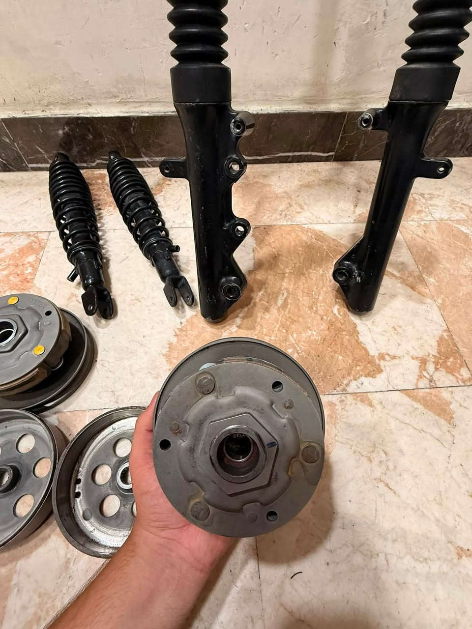 غراض سكنس نثيه وفحل صدر امامي مال نثيه بلادي مابي شي كلجات واحد بلادي بس ممسوح البنز والثاني تجاري بعده جديد مستخدم شي قليل دبلات خلفيه سكنس فحل مابيهن شي كلهن شلع ب 75 وبيهن مجال شي قليل للتواصل *********** العنوان الأعظميه
