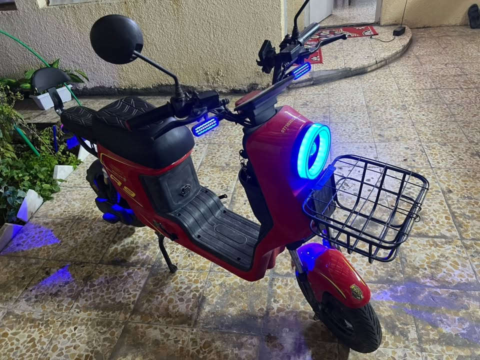 دراجة شحن R9 شركه وينلي

المواصفات 🔌:

الملف : 1500 نحاس 

بريكات أمامي خلفي دسك 

الدبل الأمامي دهن والخلفي غاز 

الإطارات جوبلس 

اللايت : زينون وليد

الشاشه : ديجتال 
 4 سرع 

الملحقات 🎗️:

دبل مفتاح

كارت شاشه 
 سويچ 

سله

منفذ شحن

ستاند للموبايل 

السعر 600 الف 
 للتواصل : ***********
