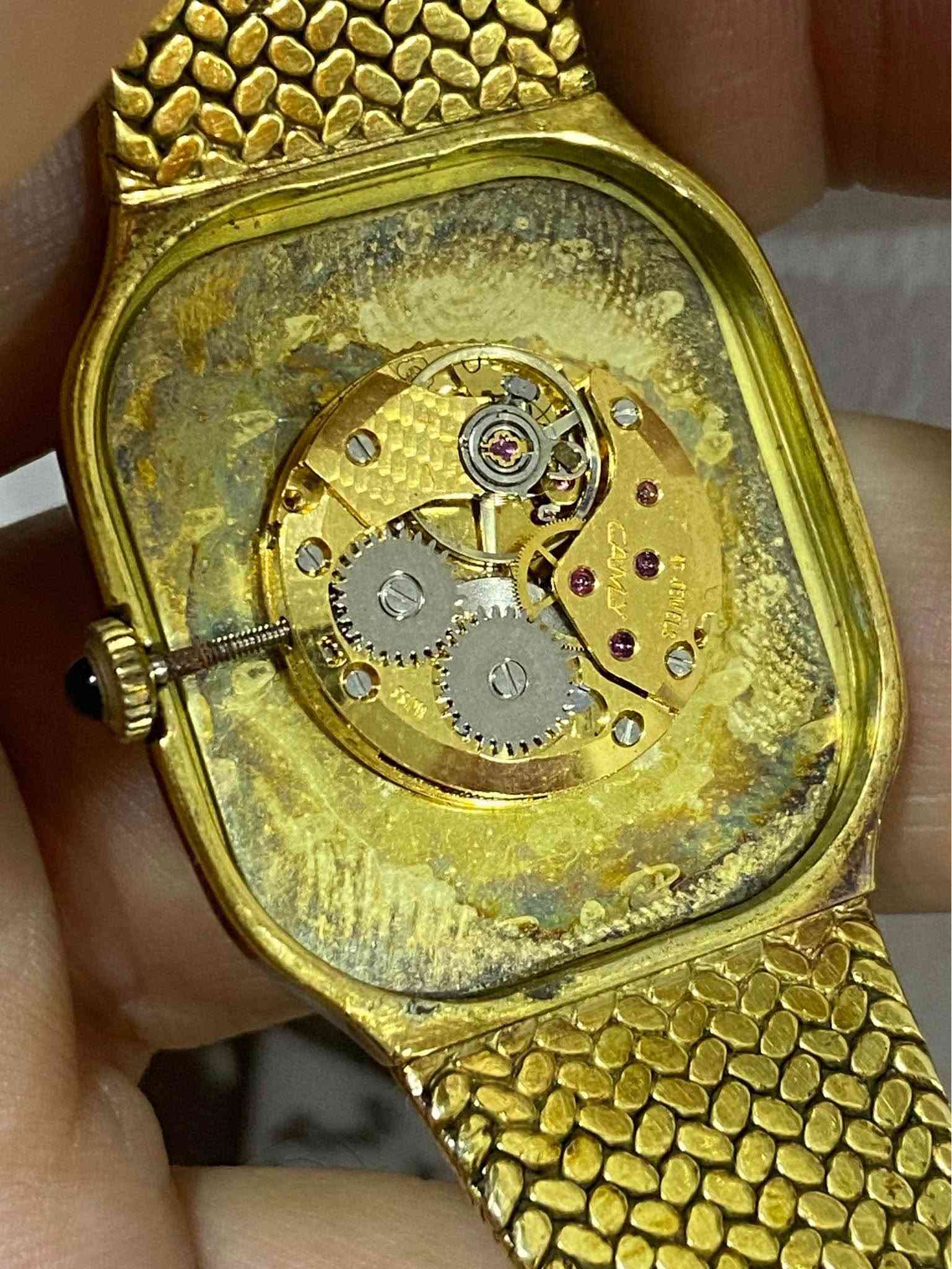 السلام عليكم 
نوادر القطع السويسرية
كامي جنيف 
نصب تكويك 
موديل مميز 
طلاء ذهب ثابت 
ارقام لاتيني
دكمة زفير 
مقاومة للماء 
نظافة تامة 
ماكنة ذهبية
القطر ٣٠*٣٤
السعر ١٥٠ الف 
يوجد توصيل لجميع المحافظات 
*********** الرمادي, الأنبار

