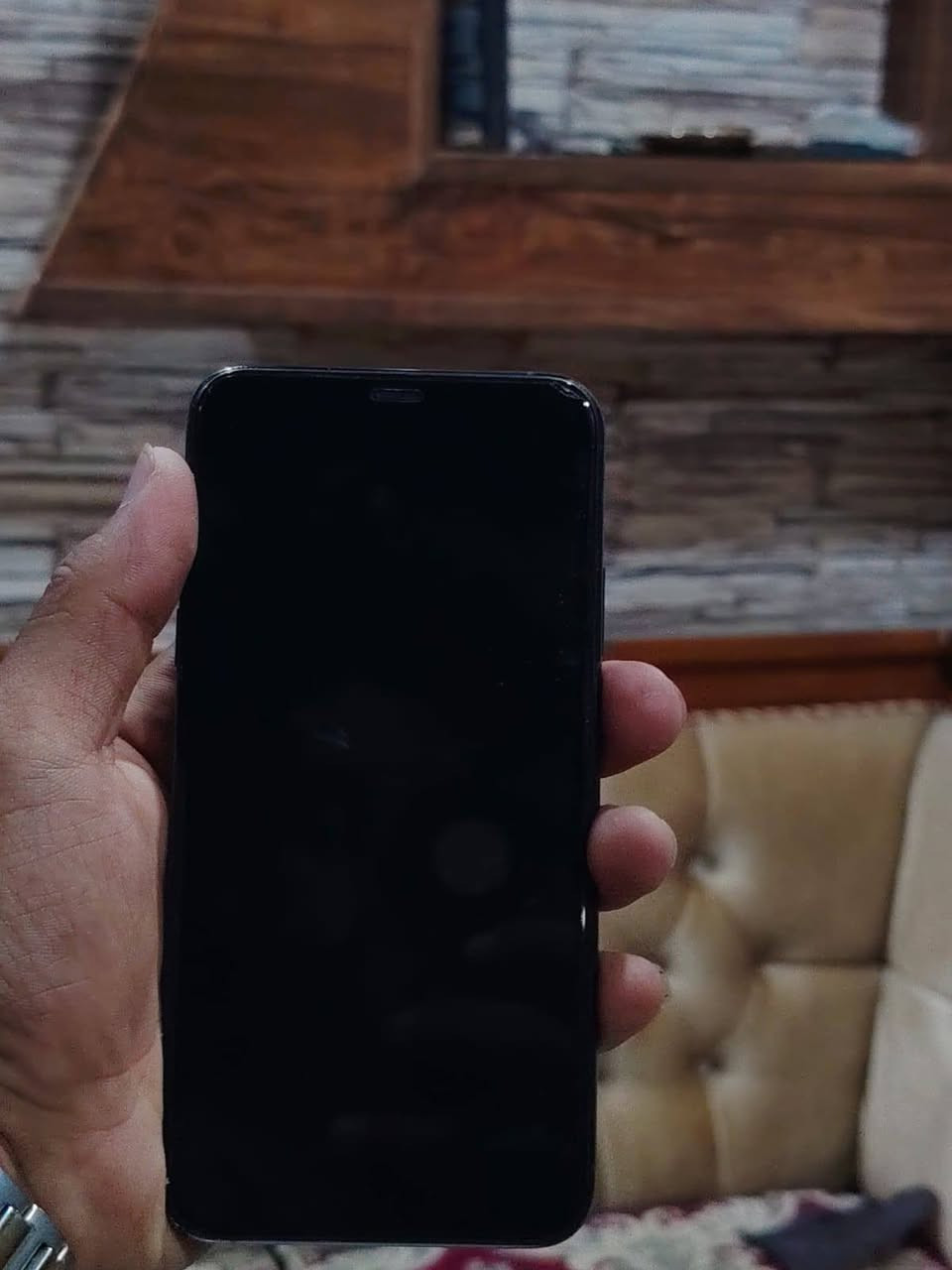 سلام عليكم إيفون ١١ برو ماكس مكفول من كل شيء  ذكره 256 شرق اوسط بطاريه 78 لا ستفسار انتصل ***********
