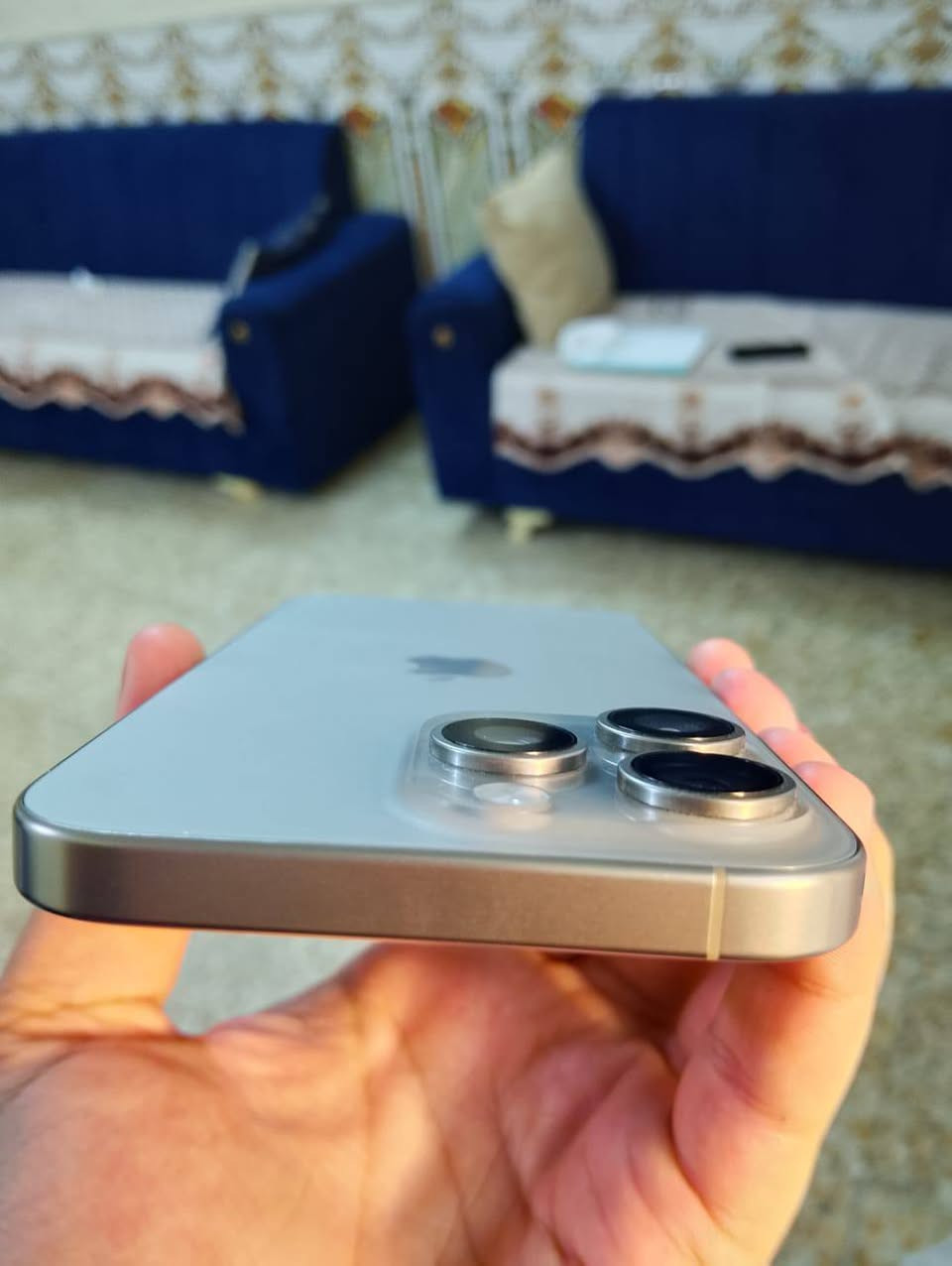 للي يدور جديد ومكفول للأخير..
آيفون 15 برو ماكس (iPhone 15 Pro Max).
 الذاكرة: 256 جيجابايت.
 النسخة: عربي شرق أوسط رسمي.
 اللون: فضي تيتانيوم مميز وفخم.

النظافة: 100% زلغ واحد مابي أخو الجديد تماماً 
 الجهاز نورمل ومَمفتوح نهائياً وكلشي مَمبدل بيه. افحص وين ما يعجبك 

البطارية: 87% أداء مستقر وعالي جداً.

 الجهاز بدون ملحقات 

💵 السعر : 1,050,000 دينار عراقي بي مجال

📍 المكان: [بغداد الحسينية مال راشدية]
📞 للتواصل: [***********]
