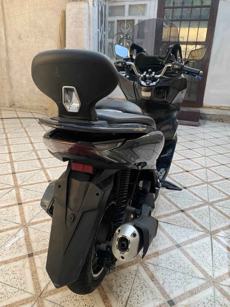 السلام عليكم pcx للبيع جيل الرابع
كفاله عامه الدراجه كاربون بلكامل تغطيس مو تغليف
كشن رياضي كاربون
تجوه 
بجم ومري تيماكس تزويدات بسيطه كفر شوته كاربون 
ماشيه 13 الف 
مكاني بغداد الغزالية ورجاء الموشراء لايتعبني
***********
