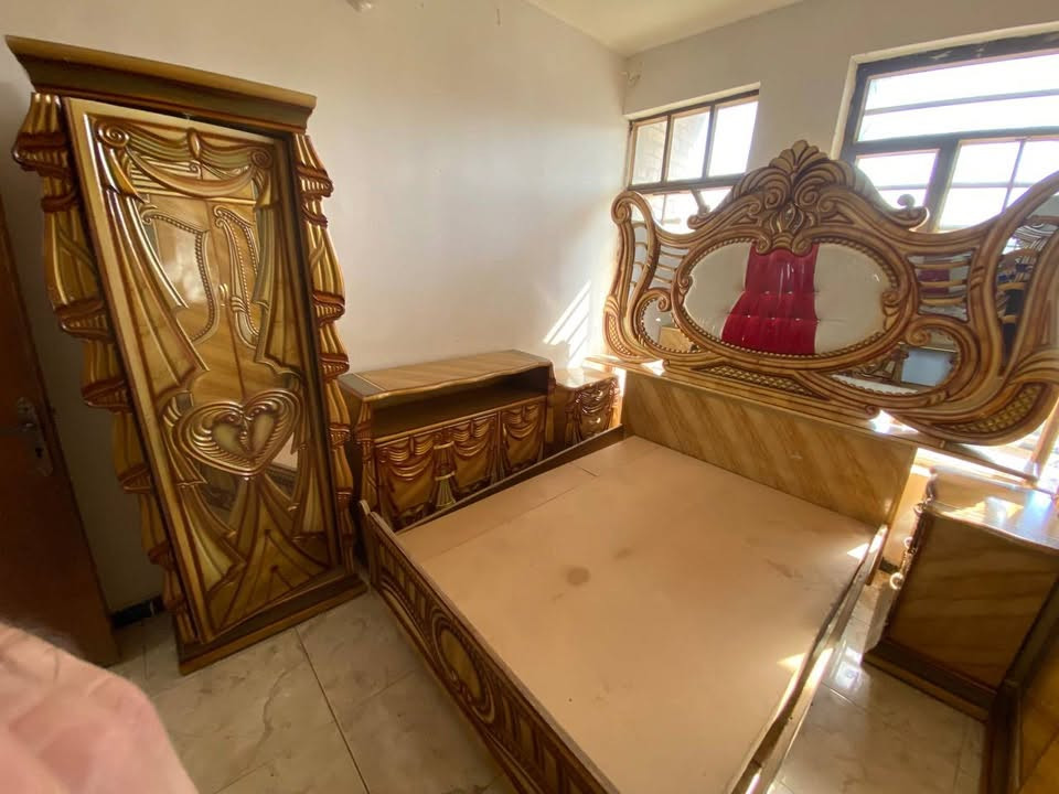 غرفه نوم  متسعمل بس بعدها جديدة ونظيفه خشب عراقي ديكور تركي للبيع بسعر مناسب
مكانها بغداد الدورة 
للتواصل ***********
