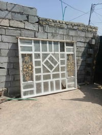 عندي هذني شبابيك كبار مستخدمات نظيفات للبيع بالرضويه قرب معمل مرور 078...