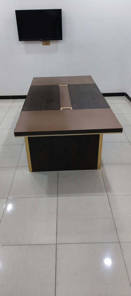 مكتب للبيع جديدالسعر ب ٧٠٠ وبي مجال  للاتصال ***********
