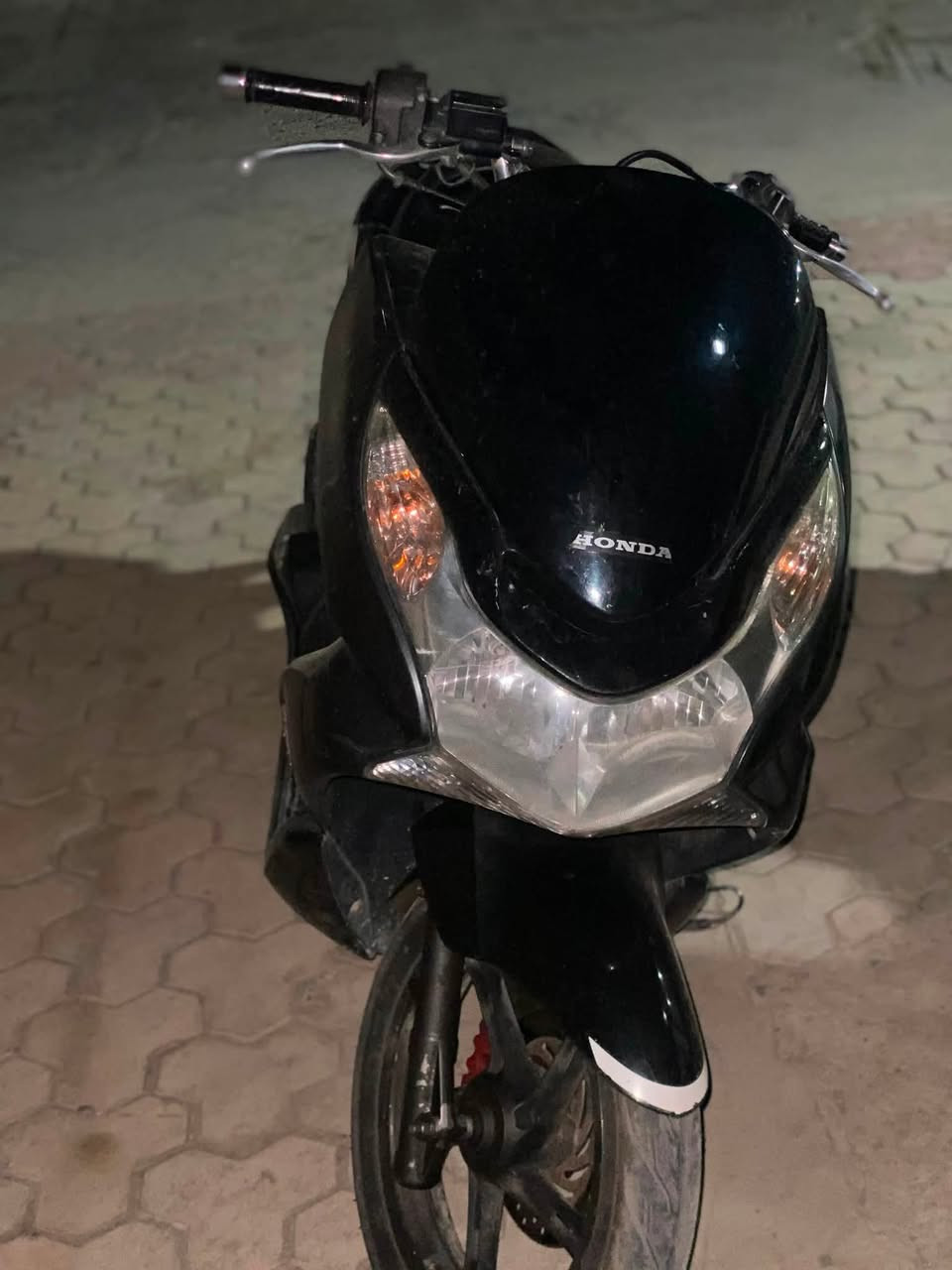 مكلف بالنشر   السلام عليكم اخوان دراجة مال ولد صديقي PCX الجيل الأول مكينة مجفته راديتر جديدة الدراجة كاملة ماناقصهه شي الشراي بي خير ويدلل ‭***********‬.امجد الدراجة السعر مالتهه مليون وبيهه مجال المكان بغداد  الدورة

