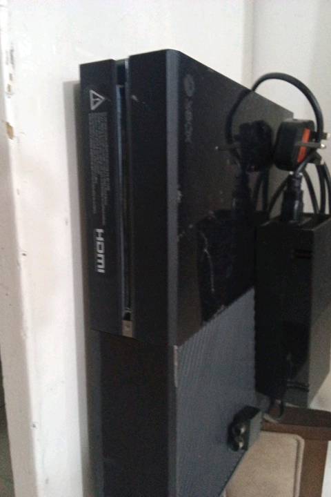 XBox ONE

 معه ثلاثة يدات بسعر 159
