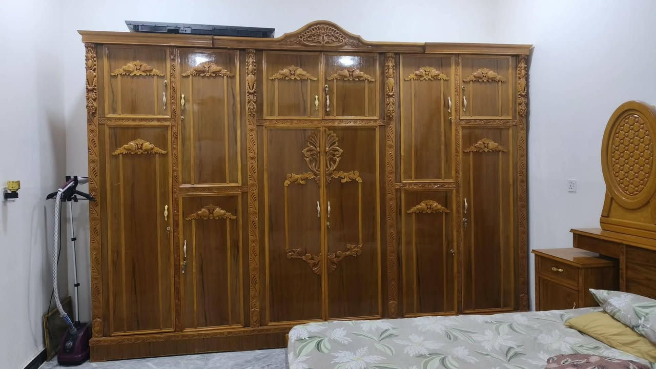 السلام عليكم ورحمة غرفه نوم اخت الجديده 6 قطع السعر مليون وربع العنون الكوت الخاجيه الجرحه
