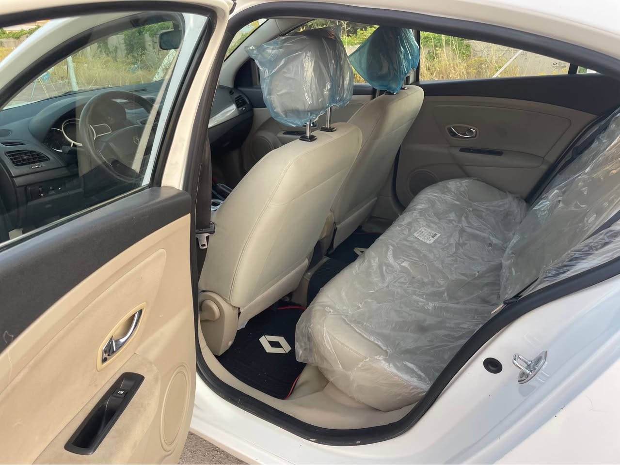 ڕینۆ فلۆنس ٢٠١٥

سعریی65$ معامەلە
جۆری سەیارە/رینۆ فلۆنس 
مۆدێل/٢٠١٥
ڕەنگ /سپی 
ڕەقەم سلێمانی 
تەحویل و  خرامە بەشەرت
گێڕو مەکینەی بیلاد سینترا ١٢٠ هەزار رۆشتوە  
گێڕو مەکینەی بەشەرت گێر ئۆتۆ ماتیک وعادی  
کارەبای کامل مەزبوت 
گێچ ئەلکترۆنی قفڵ مەرکەزی چوار جام کارەبا 
لایت لید بەرزو نزم 
تەبرید ساردو گەرم 
پێشو دوای تازە داگیراوە 
کامل سیرڤس کراوە پاتری تازە
٤ پارچەی بۆیاخە 
هەزەی سالانەی تازەیە سەنەوی ٢٠٢٧ بەسەر ئەچیت  
بەشەرتی تەقە و رەقە چرکەی تیانیە 
دەعامی بۆ دەعامی بەشەرت
شوێن سلێمانی 

*********** السليمانية, العراق
