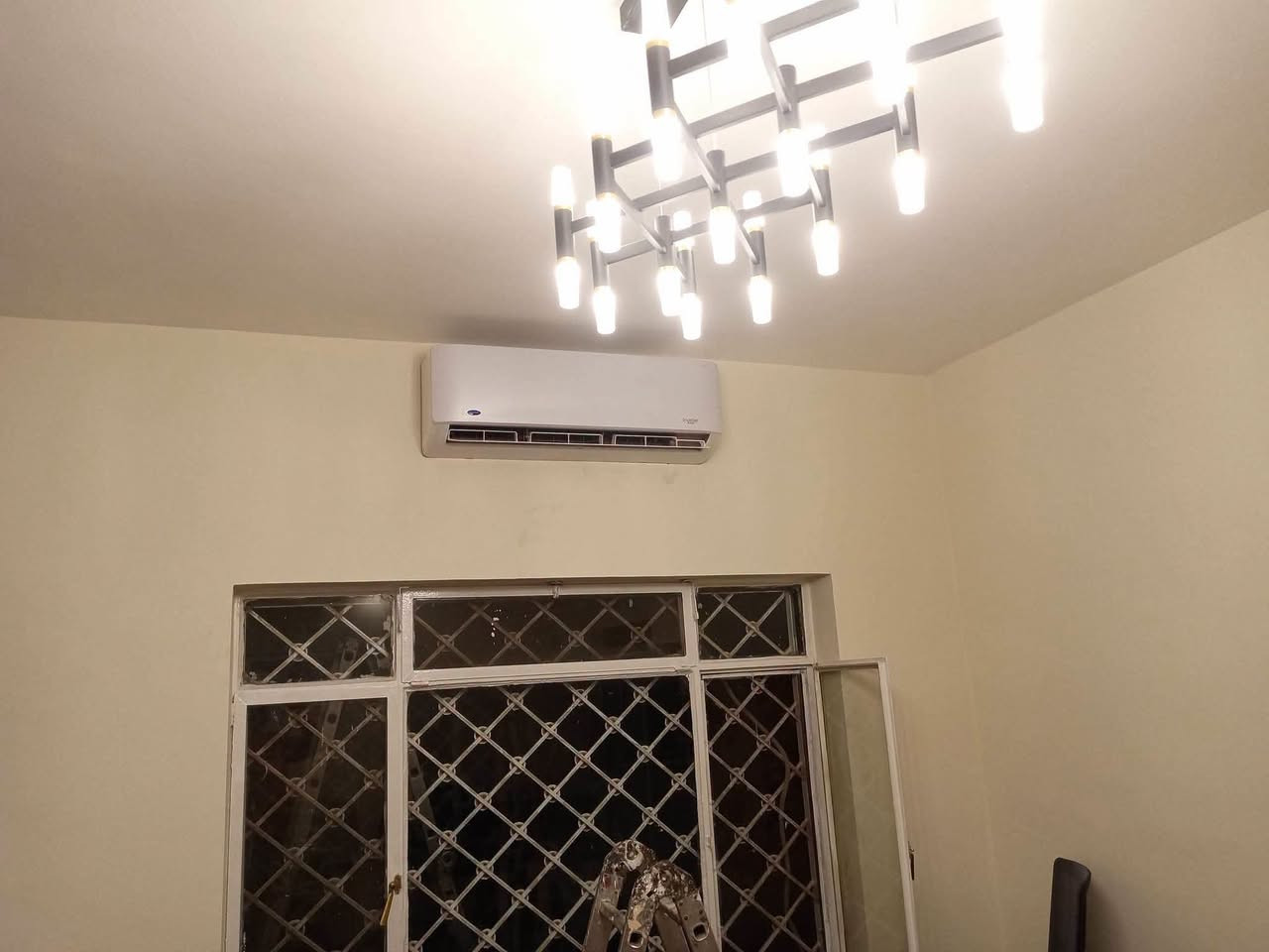 ❄️ تنصيب وصيانة السبالت باحترافية وجودة مضمونة ❄️

📲 واتساب فقط للحجز والاستفسار: ***********

إذا تريد سبلتك تشتغل بأفضل أداء وتبرد مثل الوكالة، فالتنصيب الصحيح هو الأساس. إحنا نهتم بأدق التفاصيل حتى تستلم شغل مرتب ونظيف ومضمون.

✅ تنصيب جميع أنواع السبالت

✅ صيانة دورية ومعالجة الأعطال

✅ تنظيف الوحدات الداخلية والخارجية

✅ تعبئة غاز وفحص التسريبات

✅ فك ونقل وإعادة تنصيب

✅ فحص شامل قبل وبعد العمل

🚚 تريد تنقل السبلت من مكان لمكان؟

عندك سبلت وتريد فكّه ونقله لمكان ثاني وشدّه وإعادة تنصيبه؟ إحنا ننقله إلك ونرجعه ننصبه بمكانه الجديد بشغل مرتب ودقيق.

🔥 وعندك أكثر من سبلت؟

نسويلك خصم على أجور الفك والشَدّ والنقل حسب العدد. كلما زاد العدد، زاد الخصم.

⚠️ انتبهوا من المنصبين القفاصين وأصحاب تنصيب الـ25 ألف!

مو كل سعر رخيص يعني وفّرت، أحياناً تدفع بعدها أضعاف السعر حتى تصلّح الضرر.

❌ يزرفون البوري أو يسوون التنصيب بطريقة غلط

❌ يسببون تهريب للغاز وضعف بالتبريد

❌ يحطولك غاز والجهاز أصلاً بيه مشكلة بالتنصيب

❌ يشوهون الحايط ويخلّون الشغل غير مرتب

❌ وبعدها تضطر تدور فني ثاني حتى يصلح أخطاء التنصيب الأول

💡 ادفع سعر معقول من البداية، أحسن من ما ينشلع كلبك وتدفع ضعف المبلغ حتى تصلّح شغل غيرك.

🎁 عروضنا:

💙 تنصيب مجاني للعوائل المتعففة

🔥 من 4 سبالت وفوك خصم 20% على أجور التنصيب

🚚 خصم على الفك والشَدّ والنقل عند وجود أكثر من سبلت

📍 نجيك وين ما كنت داخل بغداد

✅ الكرخ

✅ الرصافة

🚫 ما نطلع للمحافظات، رجاءً.

🕐 متواجدين على مدار 24 ساعة

📲 واتساب فقط للحجز والاستفسار:

***********

✨ ثقتكم مسؤوليتنا، وشغلنا النظيف هو أفضل إعلان إلنا. ❄️
