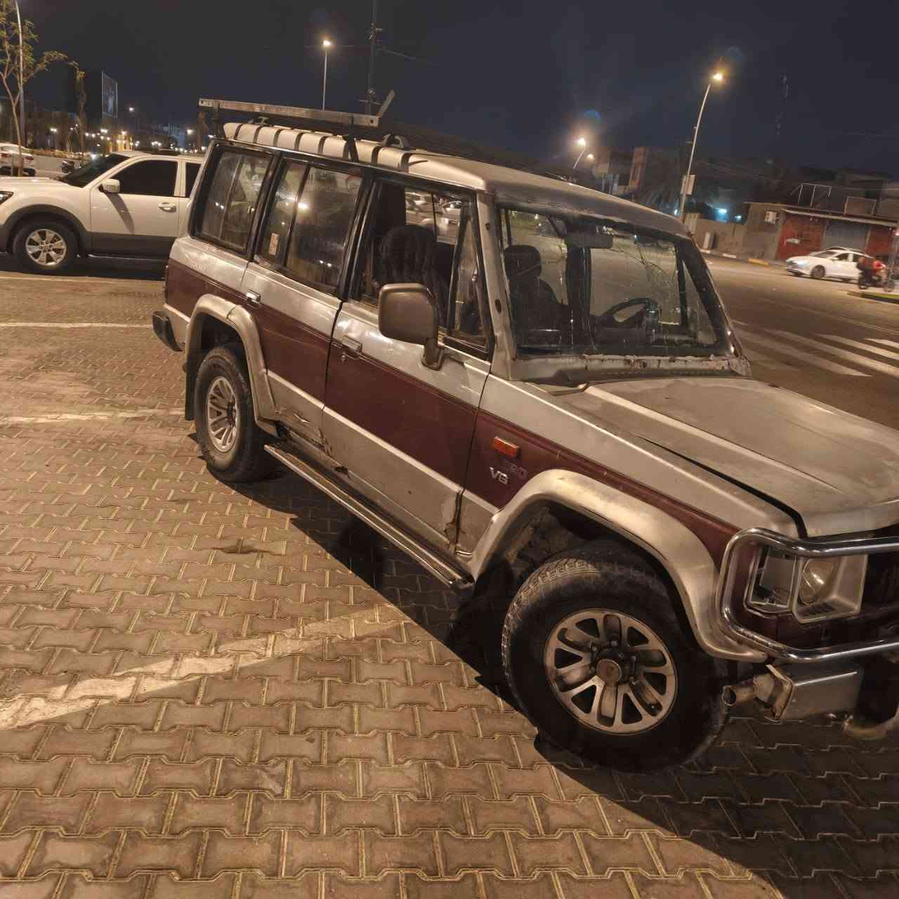 باجيرو مديل 1991رقم بصره مكانهة بصرة بأسمي سنويه لل28مكينه ثنين ونص لاتنقيص ولا تبخير شادهة جديده حداديه هم سعرهة 28ورقه رقم***********
