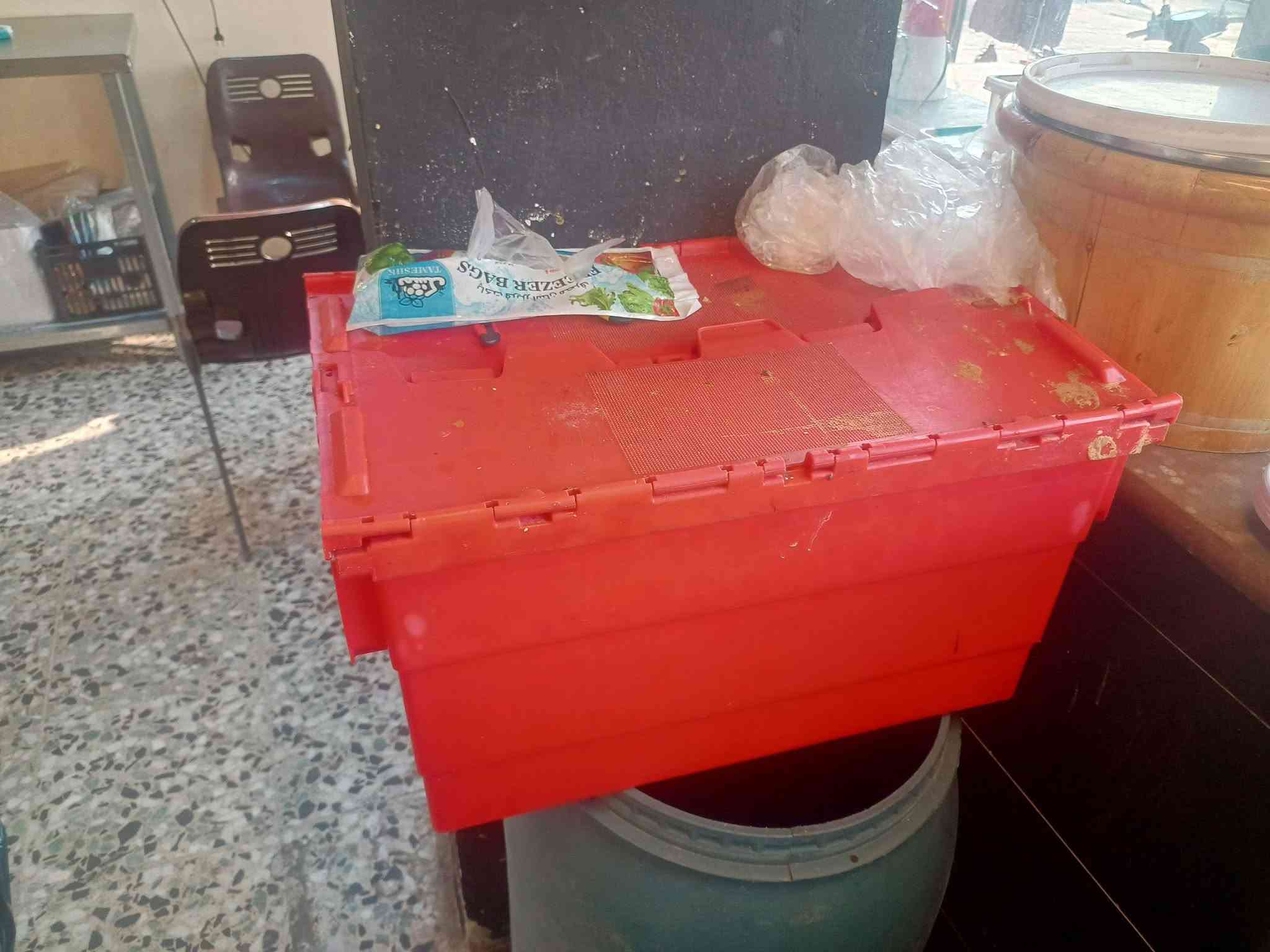 السلام عليكم
غراض مطعم كامل للبيع
بعده جديد ستعمال شهر
***********
