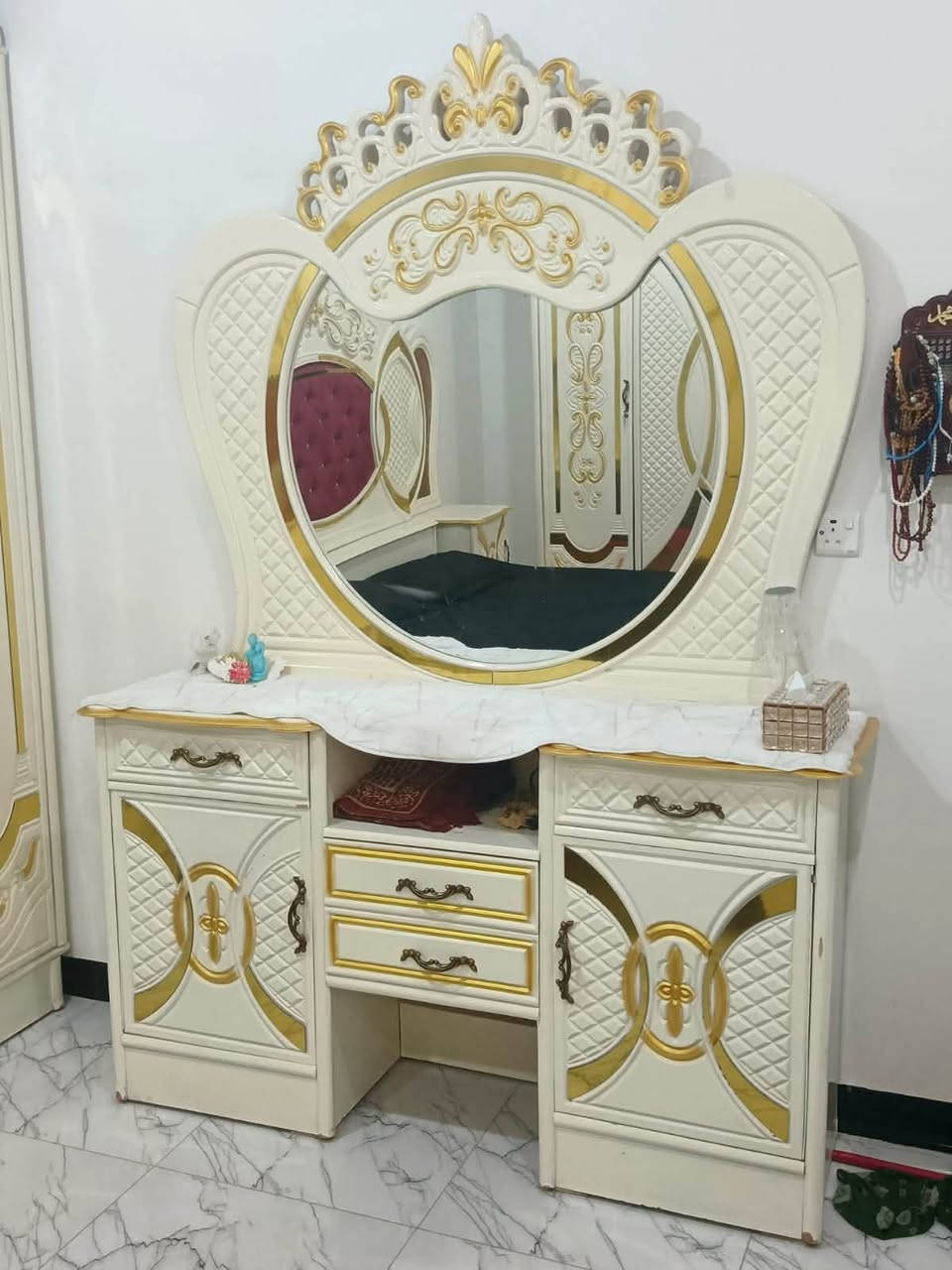 سلام عليكم
غرفه أخشاب حطاطه درجه اولى صبغ حراري 
بلحقيقه احلى من الصور 
عنواني عوينات 
سعر ع الخاص او الاتصال ***********
