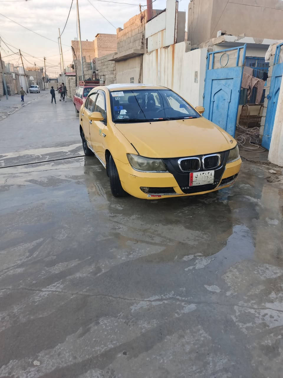 #السلام عليكم لدي سيارة🚕 نوع ليفان 620
سيارة نضيفه
#هيا مصفره عليها فقط غرامه ٢٠٠الف 
#سيارة مال شارع السعر 25 وبيها مجال
#والسيارة مال شركة 
مكاني سايدين النعيمي قرب سنتر حسين 
#رقمها بغداد
***********
