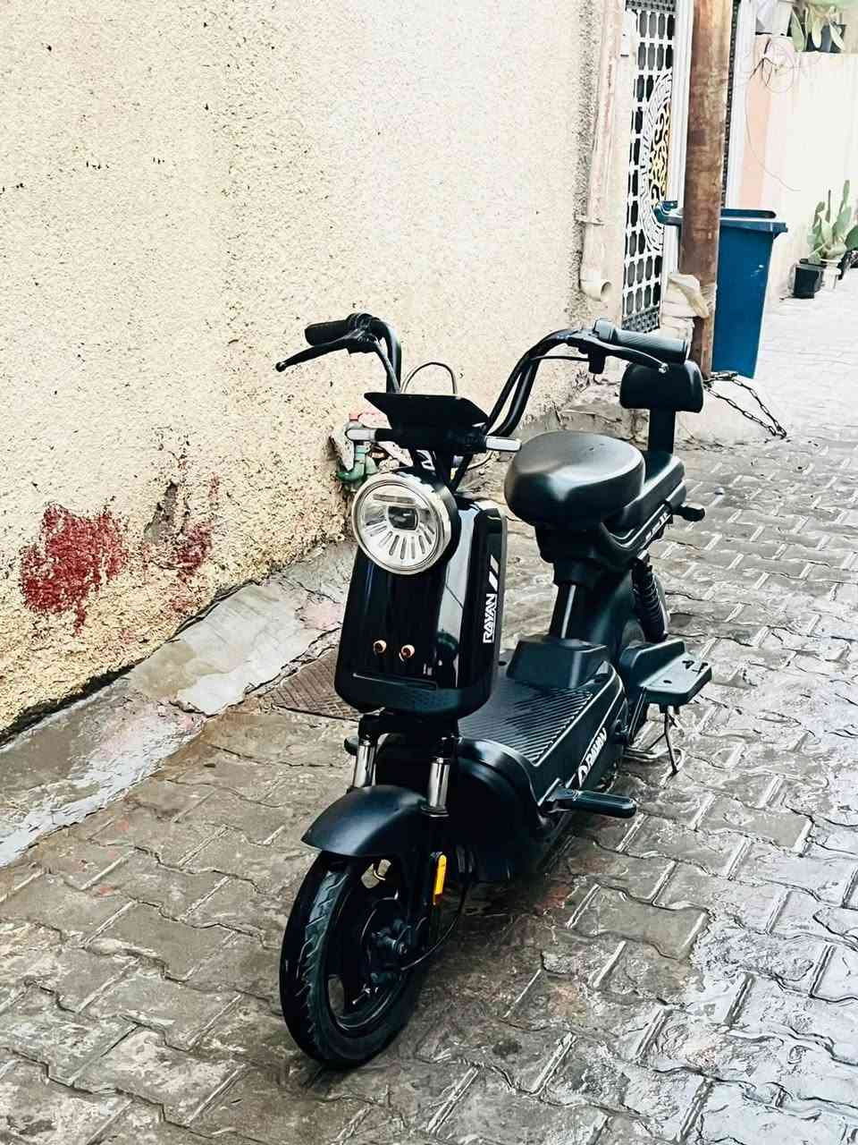 دراجه ريان حجم ١٤ جديده
مامتغير بيها شي فقط السكليتر (اصلي)
لايتات شاير كله شغاله شاحن بطارية الليثيوم وسعرها ١٩٠ وبيها مجال عواني بغداد الجديدة 
الاتصال 
***********
