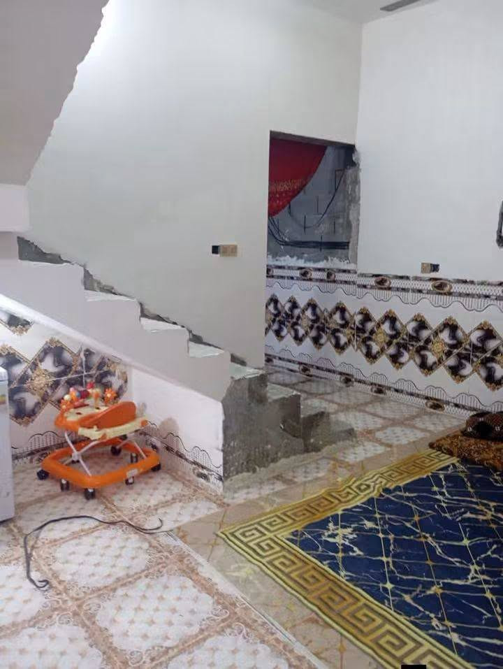 مشتمل للبيع مساحه ١٠٠م الجغيفي الثانيه نهاية سياج الخلفي للمقبره الاسلاميه يبعد عن سياج المقبره ١٠٠متر تقريبا طابو زراعي شارع ١٥ متر يحتوي المشتمل على غرفه ومطبخ وحمام وصاله واستقبال بي شويه نقوصات والاستقبال مو كامل السعر ٣٨ مليون قفله  للاستفسار ***********/***********
