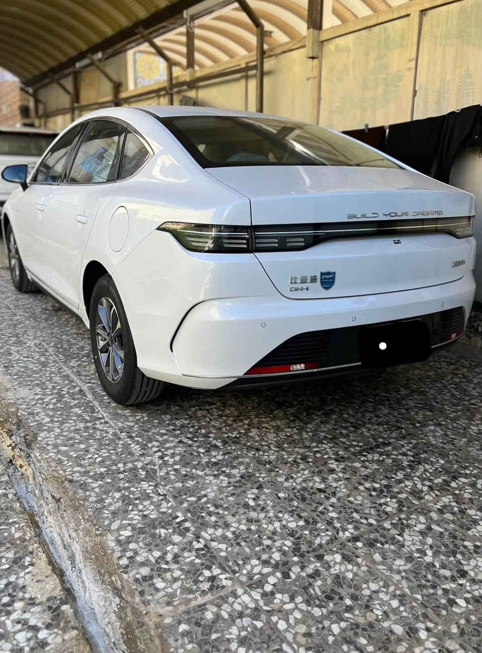 بي واي دي دستروير 2025 رقم بغداد تحويل
Byd 05 
السيارة كفاله عامه على وضع الزيرو الممشه الكلي 9 الاف 

كامل ملحقات             (( بانزين - هايبرد 🔋-كهرباء ⚡️))

المواصفات
بصمة وكارت وتشغيل عن بعد 
قطعتين تبريد امامي خلفي 
شاشه قلاب 
داخل ابيض وكشنات رياضي 
گير ماوس 
سايد بريك دكمه 
تعدد انظمة القياده 
ليد نهاري والمصابيح ليد 
كاميرا خلفيه دواره وحساسات 
تحكم استيرن جهتين 
وبعد مواصفات 

السعر : 21.200 واحد وعشرين مليون وميتين 
للاتصال : *********** 
العنوان : بغداد
