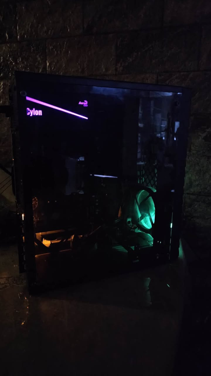 السلام عليكم كيس للبيع 

R3 3200g
Motherboard GIGABYTE B450M DS3H
sdd 128Gb
Ps 500W
Ram 16g 3200Mhz
الكيس من 
 AeroCool Streak 
السعر 230 وبيها مجال 
بدون كرت شاشه 
بغداد واتساب ***********
