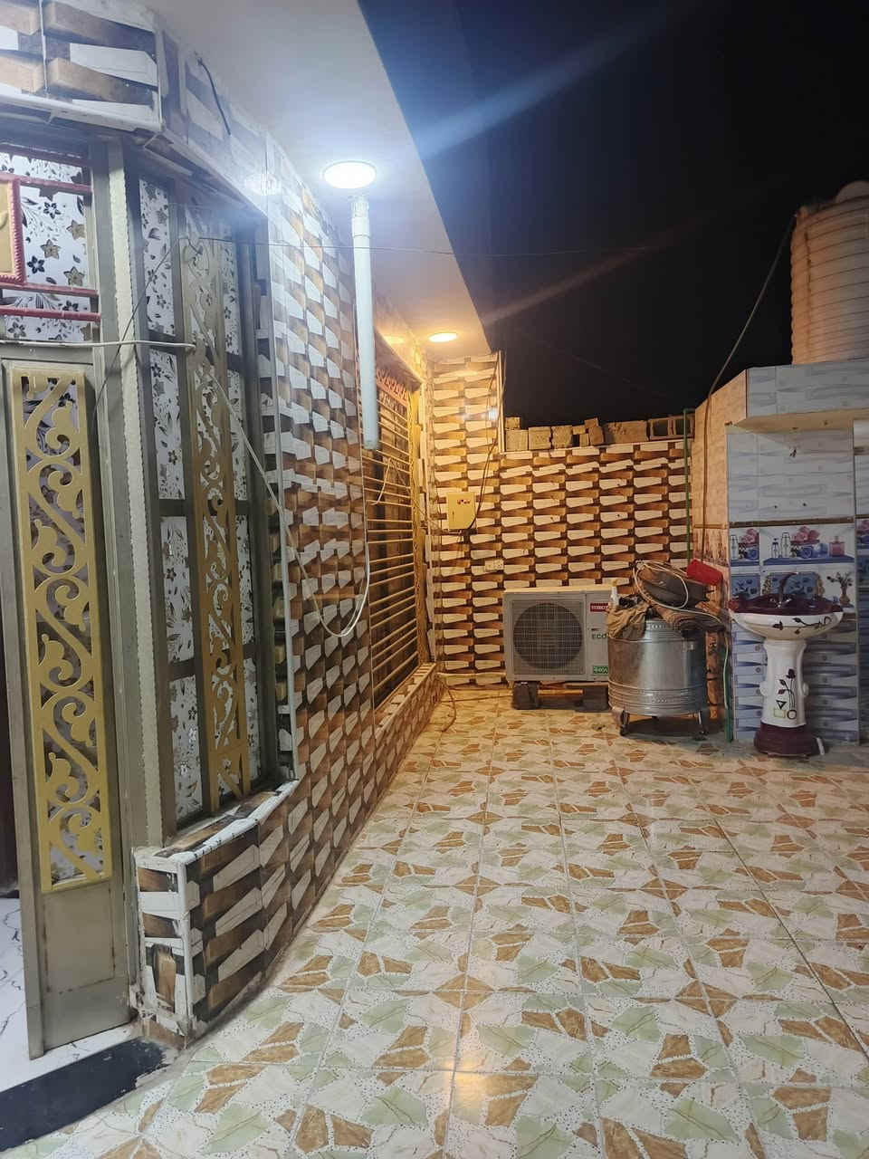 خلف سيراميك رحمان • ٢٠٠م • غرفتين