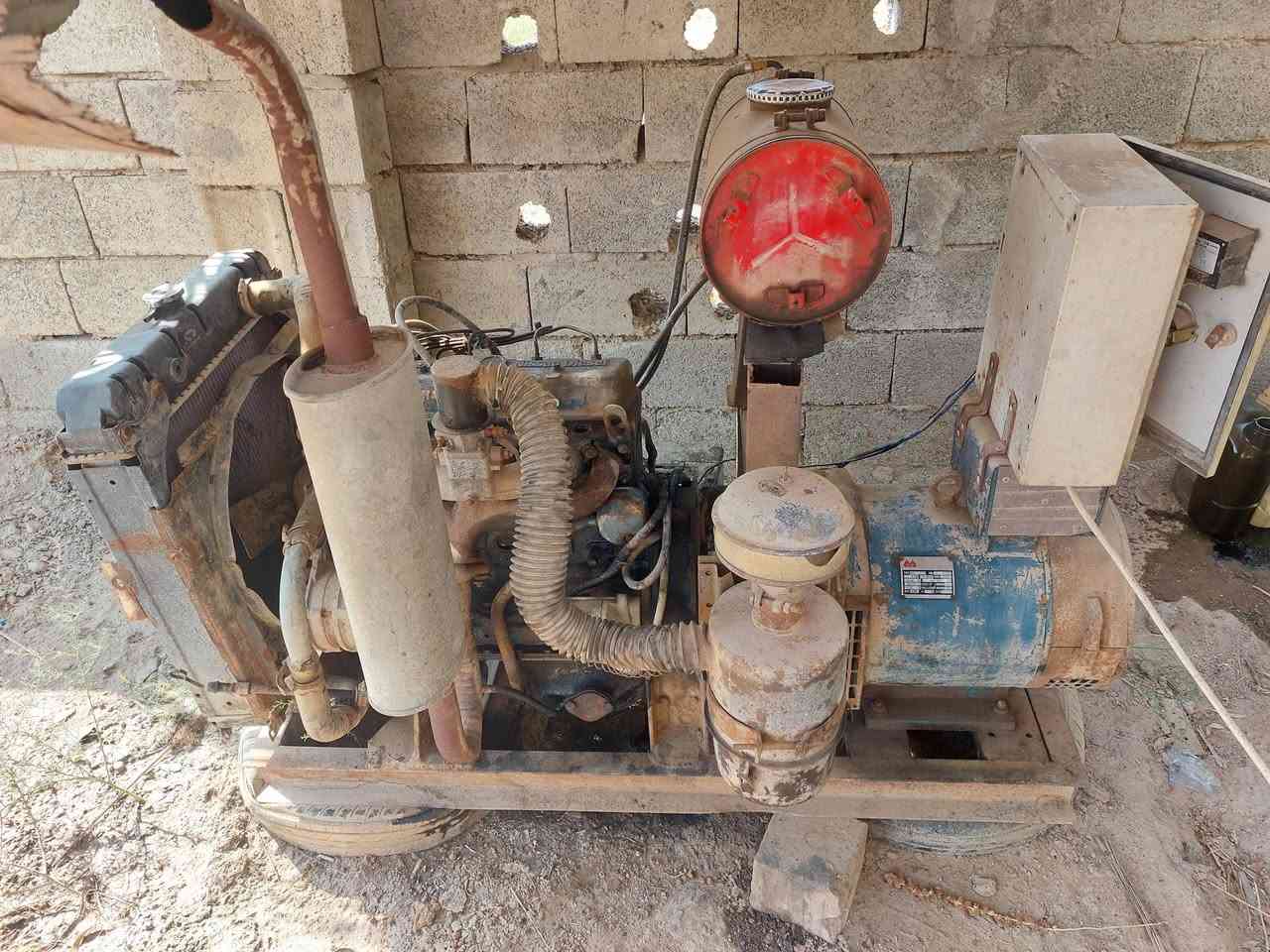السلام عليكم للبيع مولده  محرك نيسان ديزل راس توليد ١٢ كيفي للإستفسار ***********
