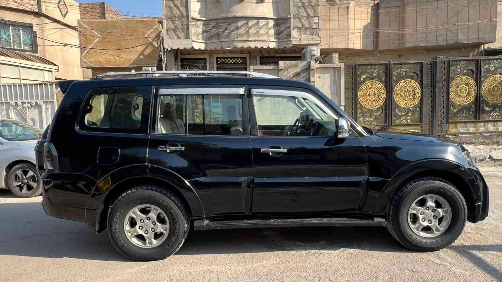 السلام عليكم متسوبيشي باجيرو موديل ٢٠٠٨ محرك ٣٠٠٠ تدفئة وتبريد ثلاث قطع سبعه راكب فور ويل مري شفط شاشه تاب كاميرا السياره مصبوغه عام وبيها معجون اثر طخات وشخوط مكفوله من الانقلاب والجفيه بجم نظيف جدا كير ومحرك وتبريد تمام يحتاجلها دوشمه كماليات بسيطه مكانها بغداد الدوره ابو دشير هاتف *********** سعرها ٨٢ بغداد, العراق

