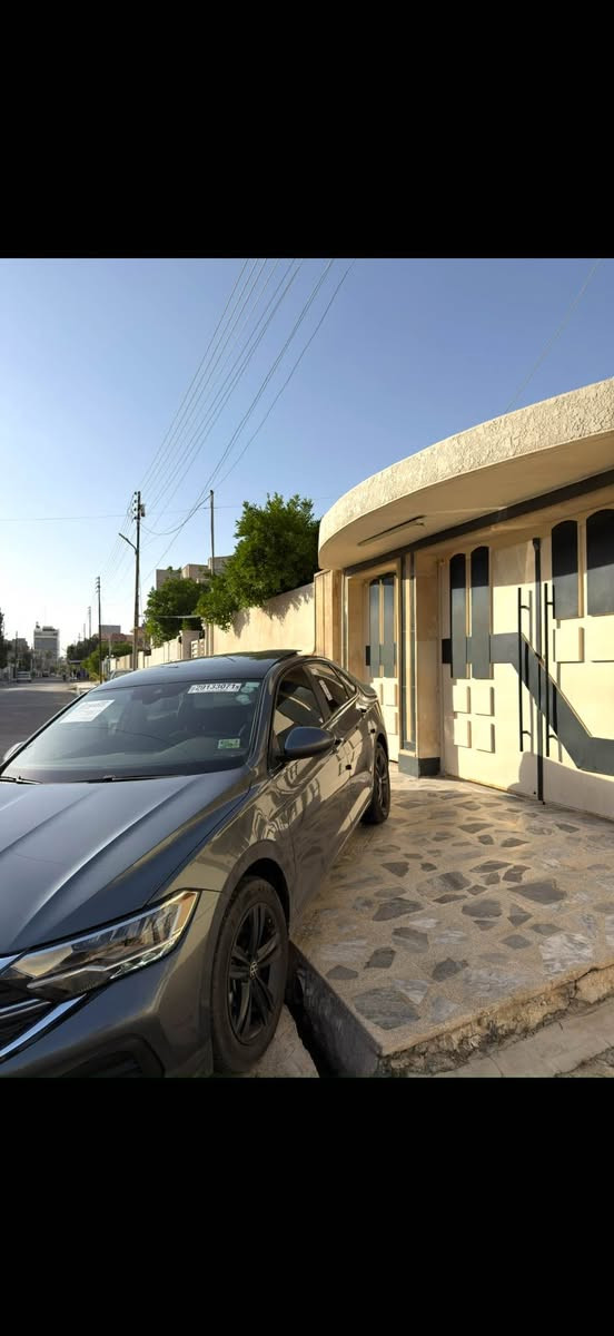 سلام عليكم 
النوع : جيتا
الموديل :24
المسافه: mi23
الضرر :بابين صبغ 
سبب البيع : تغير 
وأراوس عادي كامري او k5 او BYD او اي شي عادي
*********** موصل, نينوى
