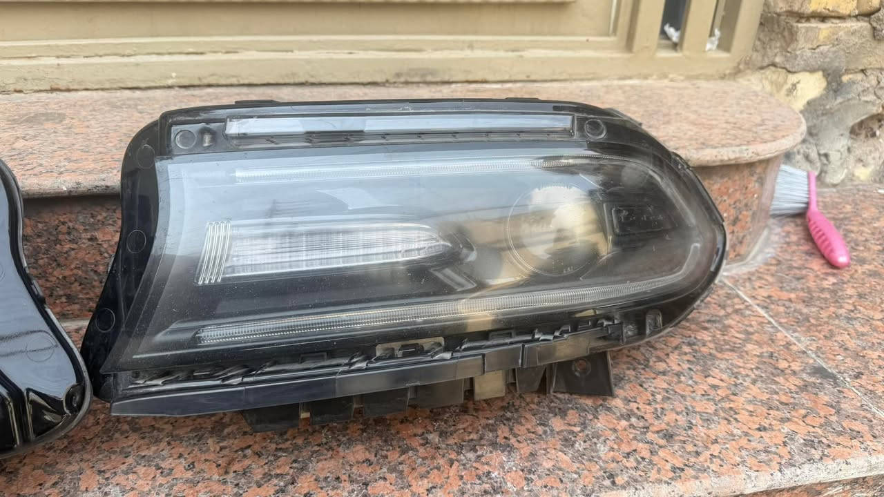 زوج لايت اصلي مو تجاري 
مال جارجر جي تي خليجية 21 
مكان /البصرة 
السعر 250 الف 
***********
