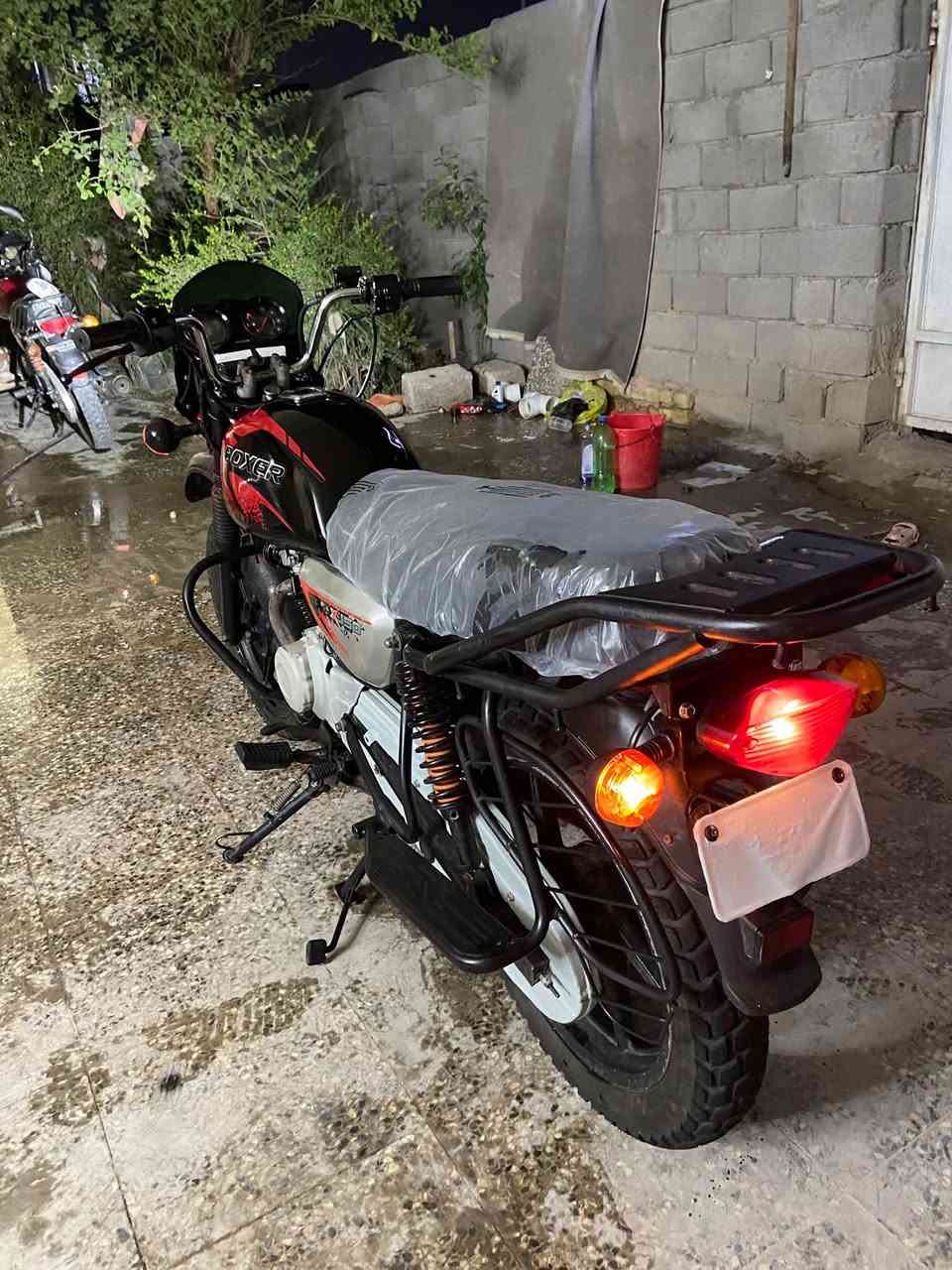 بوكسر موديل٢٢ بدون أوراق اكفلها حلال وحرام وسرقه دراجه خرسه احلى من الصوره كلشيء كامل مكمل مابيها نقص برغي منضومه زنون كهربائيات كامله مكمله دراجه عوزها سايق مكاني شعب نهايه حي اور سعر ٩٥٠ وبيها مجال ***********
