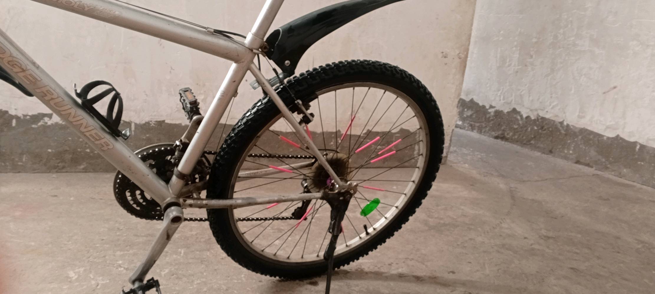 ريده 75دينار بي مجال ستفسار واتس فقط  البايسكل هو من نوع جبيلي (MountainBike / MTB)(وهو طراز قديم ومعروف بالمتانة).RIDGE RUNNER)
