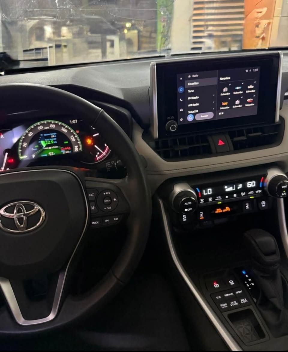 TOYOTA RAV4, XLE, 2025                                السعر. 209 ورقه 
موديل  2025
                                             
بريميه فول.  موصفات🔥🔥🔥
رقم كاتى 

بانزين 

ماشيه20 ميل

لون مارونى   

فول مواصفات 

فتحه 

بصمه 

كرسي كهرباء 

صندوك كهرباء 

نقطه عمياء  

 دفع رباعي 4*4

الحادث 

واحد جاملغ سبوغ بس بدون ارباك بدون دواخل 

للاستفسار 
***********📞
