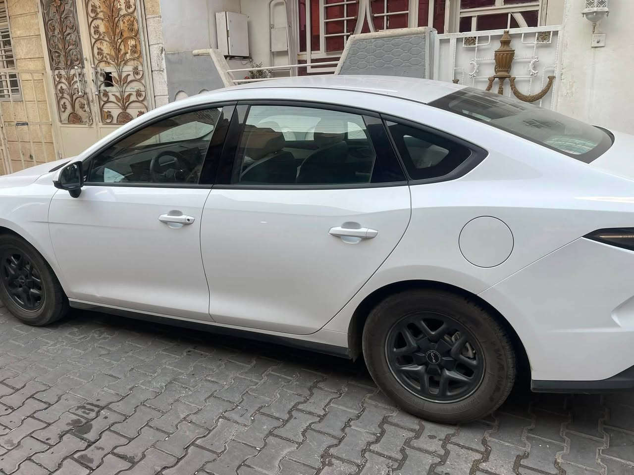 سيل فايف موديل ٢٥
ماشيه ١٥ الف 
جاملغ وبنيد ودعاميه وايرباك طاك 
والباب الايمن بي رصعات 
سياره ناقصها كم شغله صبغ وشباك دعاميه 
*********** بغداد رقمها
السعر ١٦ وبيها مجال
