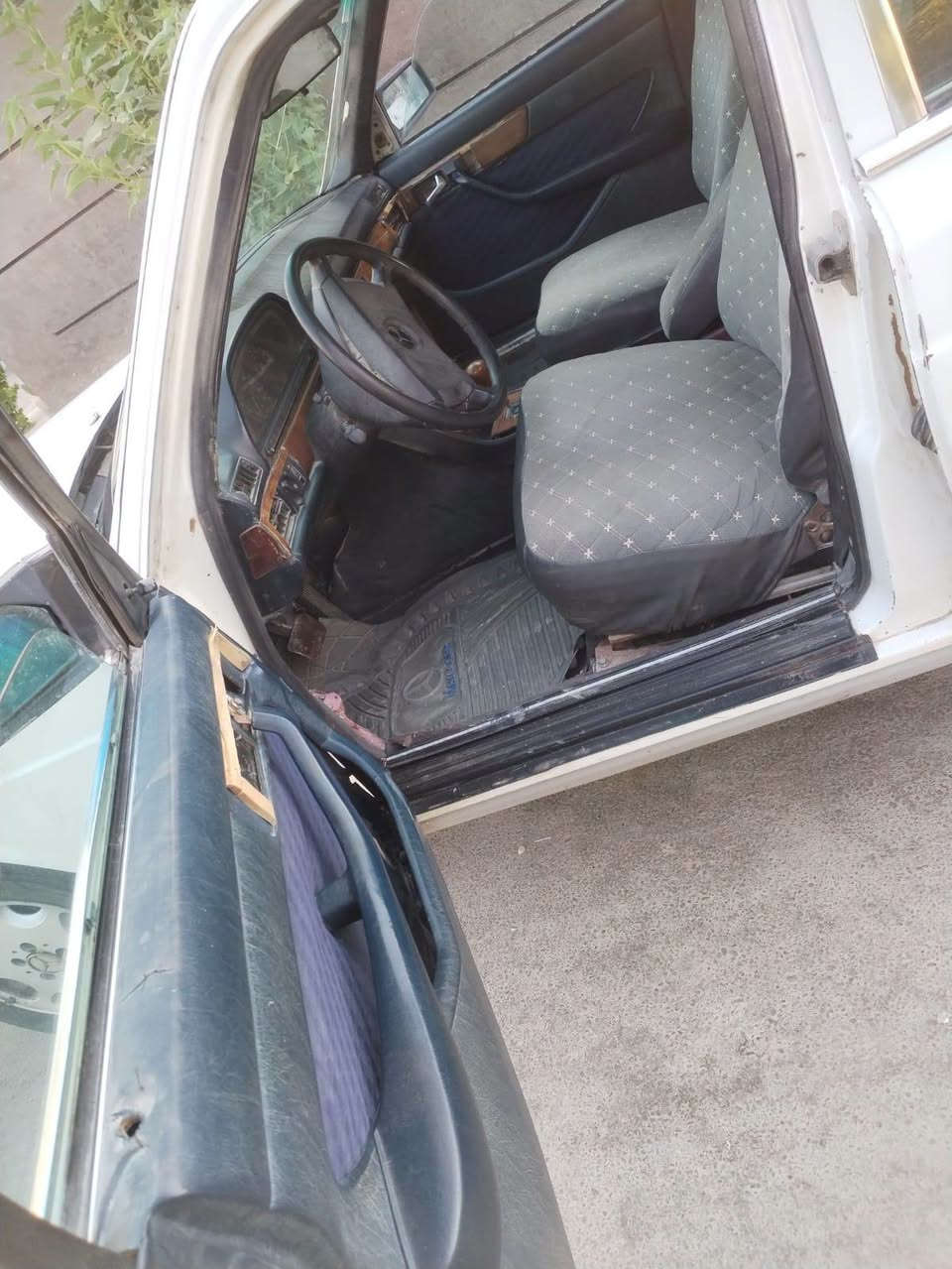 السلام عليكم
تم تفصيخ سيارة مارسدس موديل 85 شمحتاج منها غراض اتصل وتدلل 

تحويرة بطة 2 ونص جديدة شرط دعاميات جدد 

واسط النعمانية 

***********
